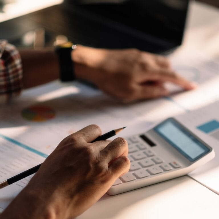 איזה מיסים משלם עצמאי